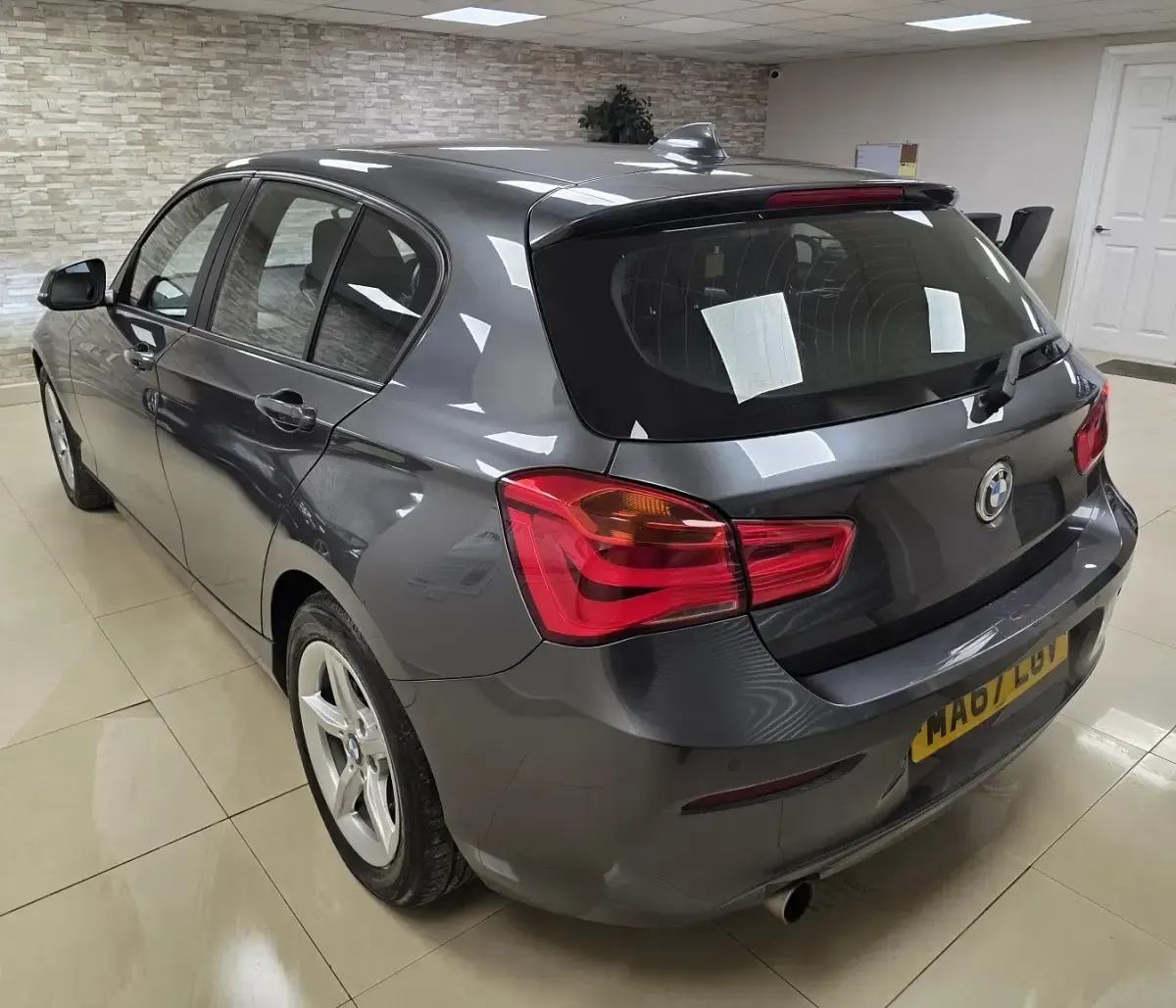 Begagnad BMW 116 Efficient Dynamics 2017 Grå Halvkombi