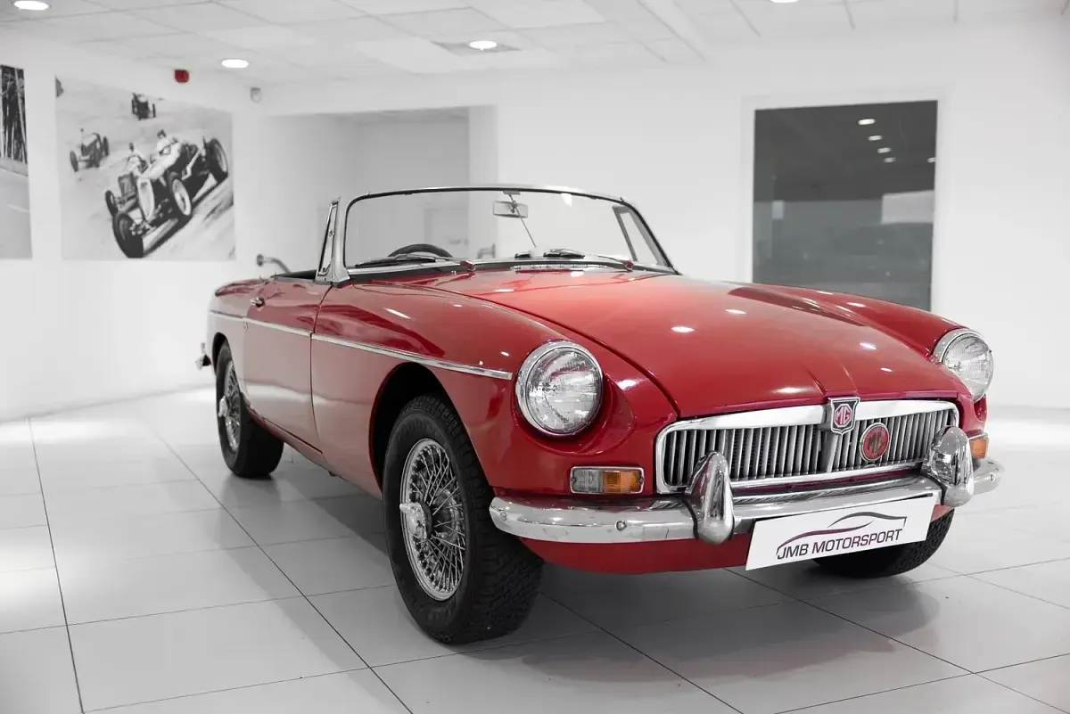 Used MG B 95 HP (69 kW) 1980 Red Cabriolet