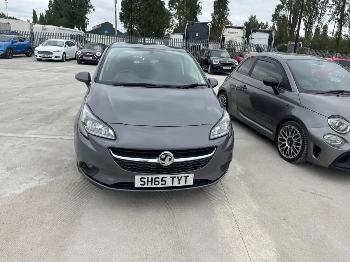 Used Vauxhall Corsa Design Edition 90 HP (66 kW) 2015 Grey Hatchback