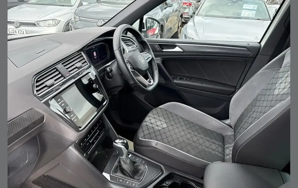 Used VW Tiguan R-line 150 HP (110 kW) 2023 White SUV