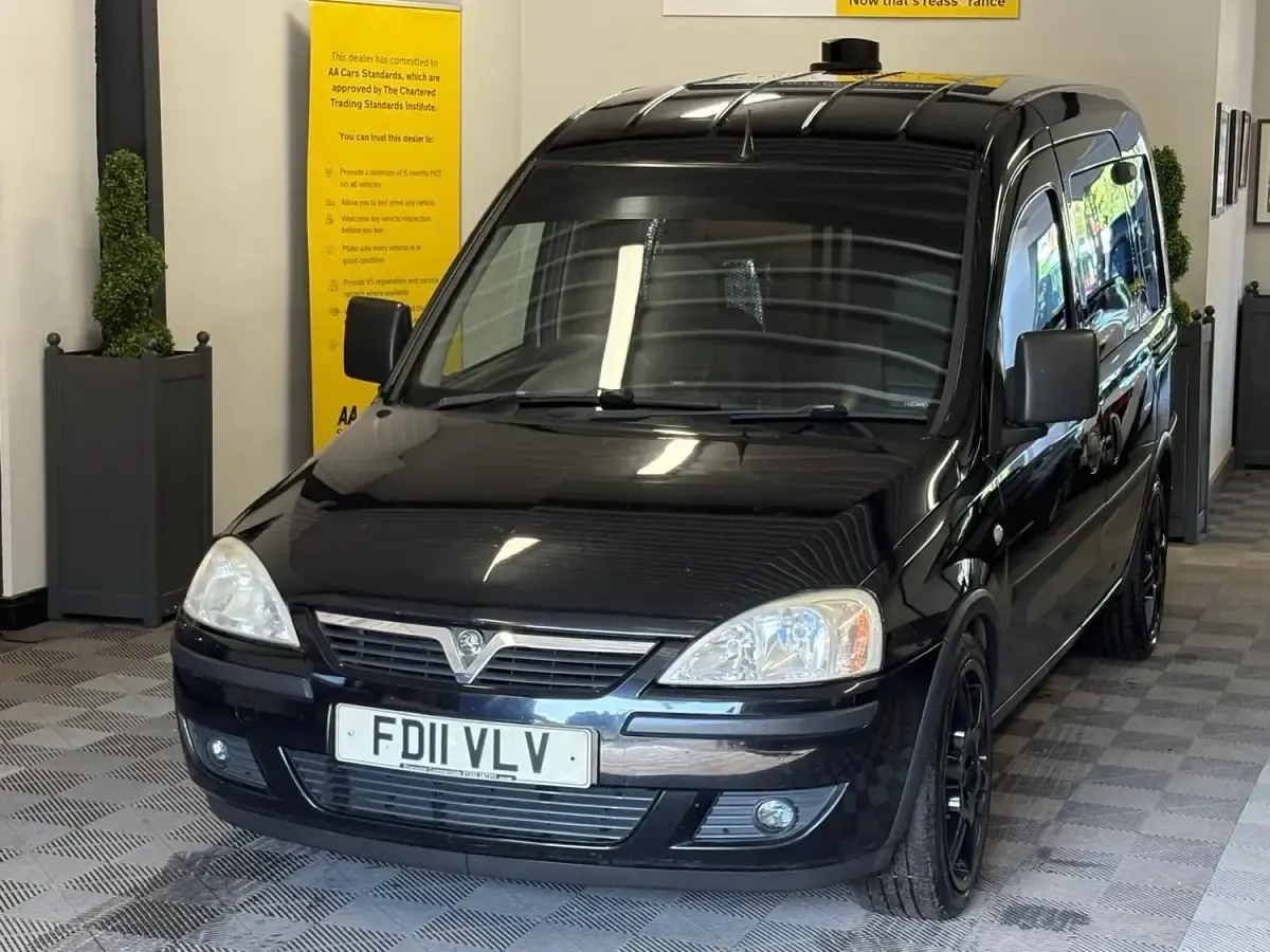 Usado Vauxhall Combo 2011 Preto Monovolume
