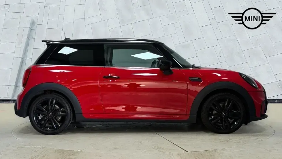 Used Mini Cooper Hatch 134 HP (98 kW) 2023 Red Hatchback