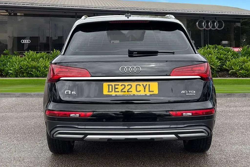Używany Audi Q5 Sport 204 KM (150 kW) 2022 Czarny SUV