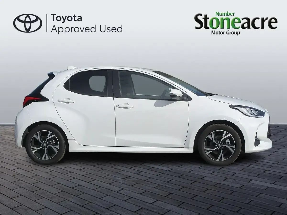 Used Toyota Yaris Design 116 HP (85 kW) 2024 White Hatchback