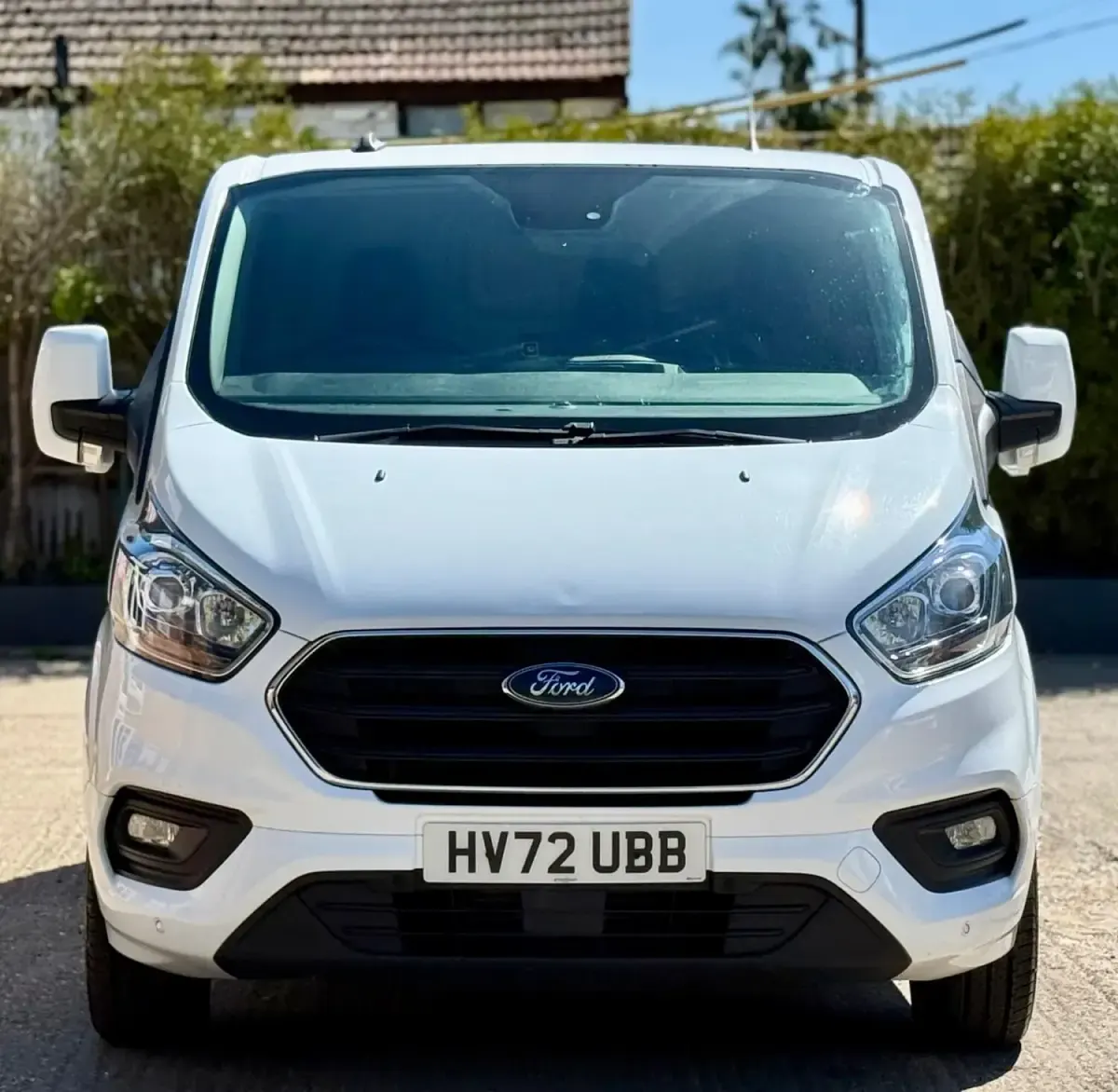 Used Ford Transit Custom Limited 130 HP (95 kW) 2022 White Van