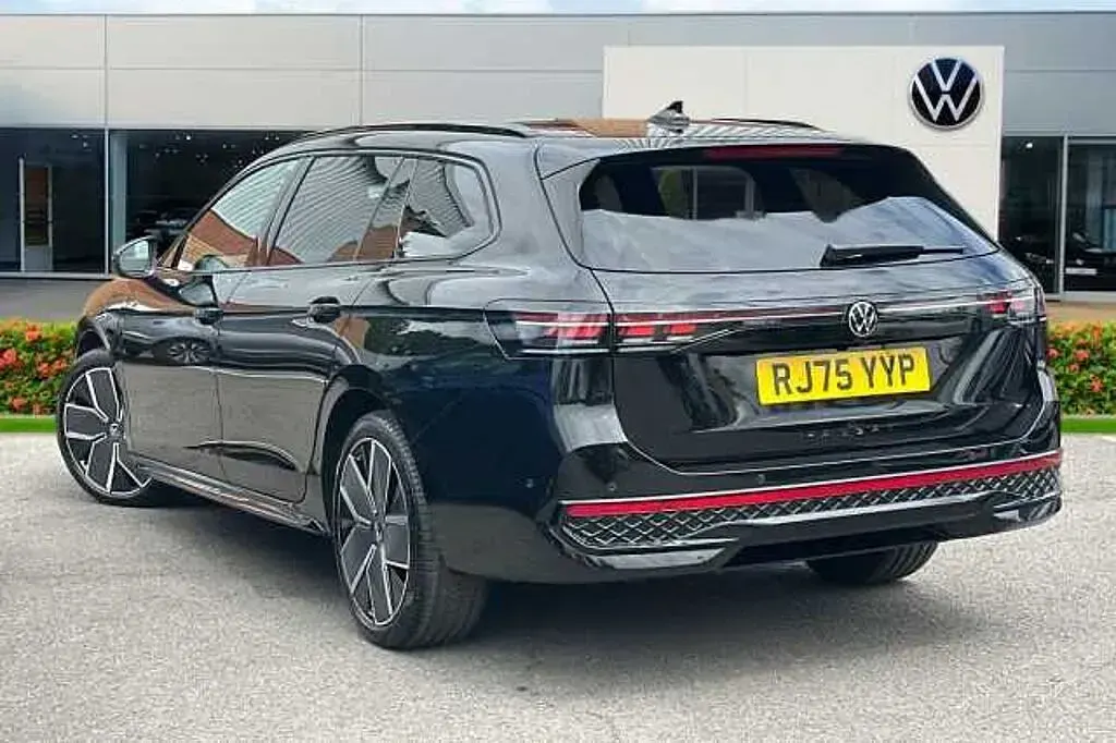New VW Passat Black Edition 203 HP (149 kW) 2025 Black Estate