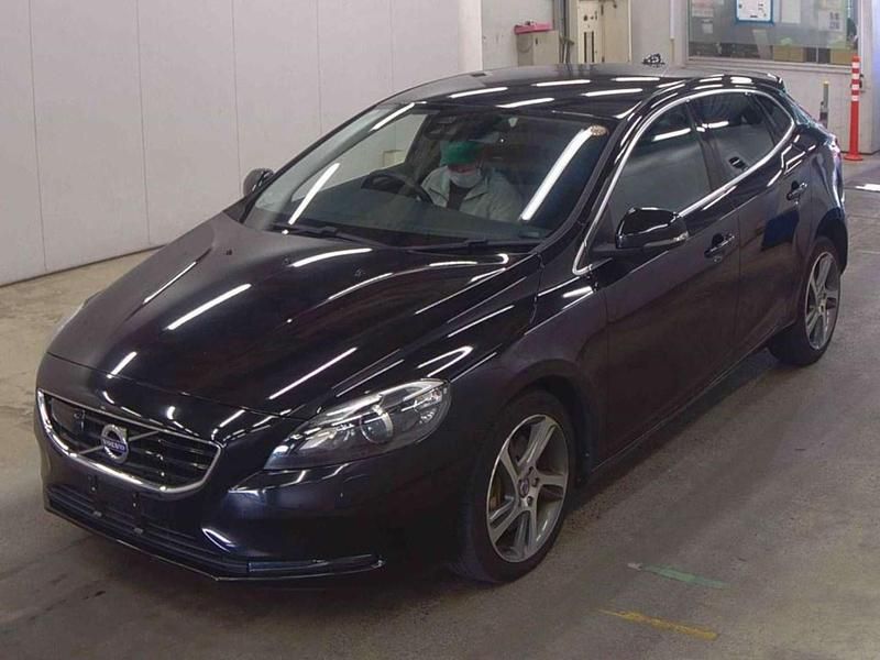 Used Volvo V40 2016 Black Hatchback