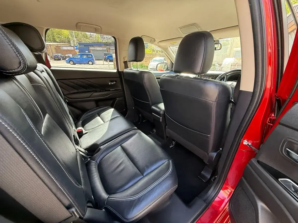 Begagnad Mitsubishi Outlander P-HEV 2018 Röd Kombi
