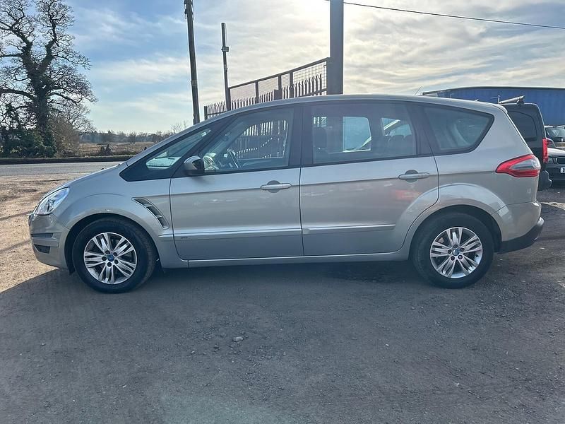 Begagnad Ford S-MAX Zetec 140 HK (102 kW) 2010 Silver Minibuss