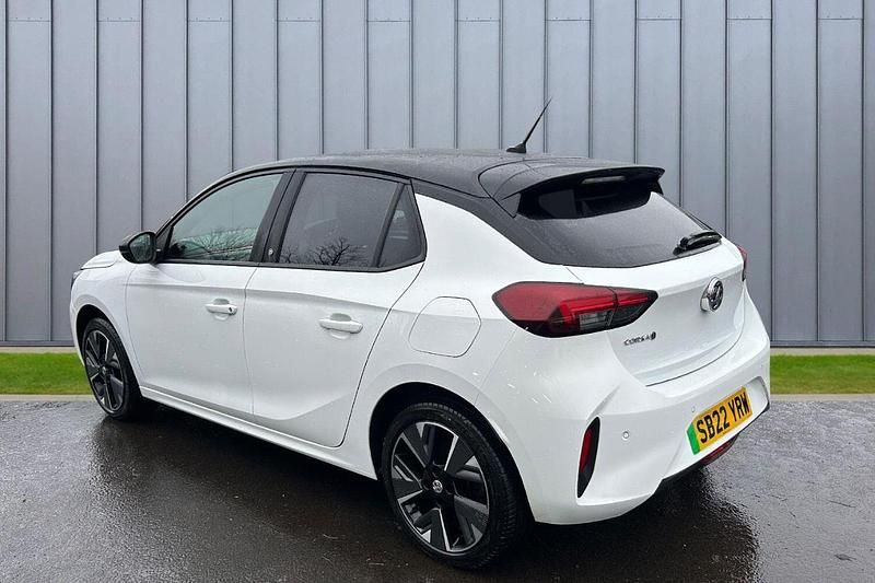 Second-hand Vauxhall Corsa-e SRi 98 kW (134 CP) 2022 Alb Hatchback