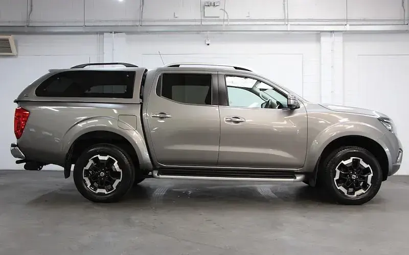 Used Nissan Navara Tekna 190 HP (139 kW) 2021 Grey Pickup