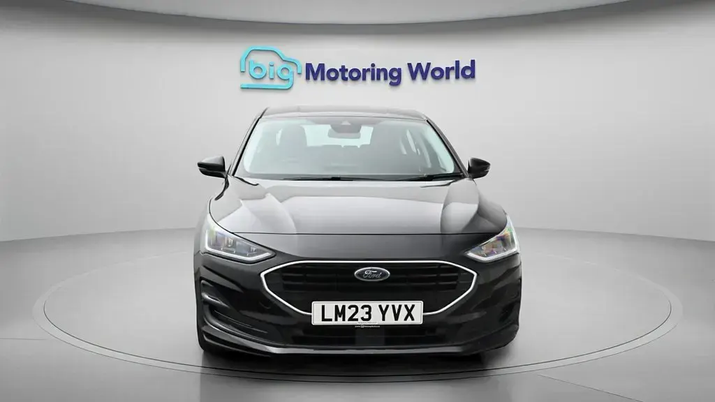 Käytetty Ford Focus Zetec 120 HP (88 kW) 2023 Musta Viistoperä