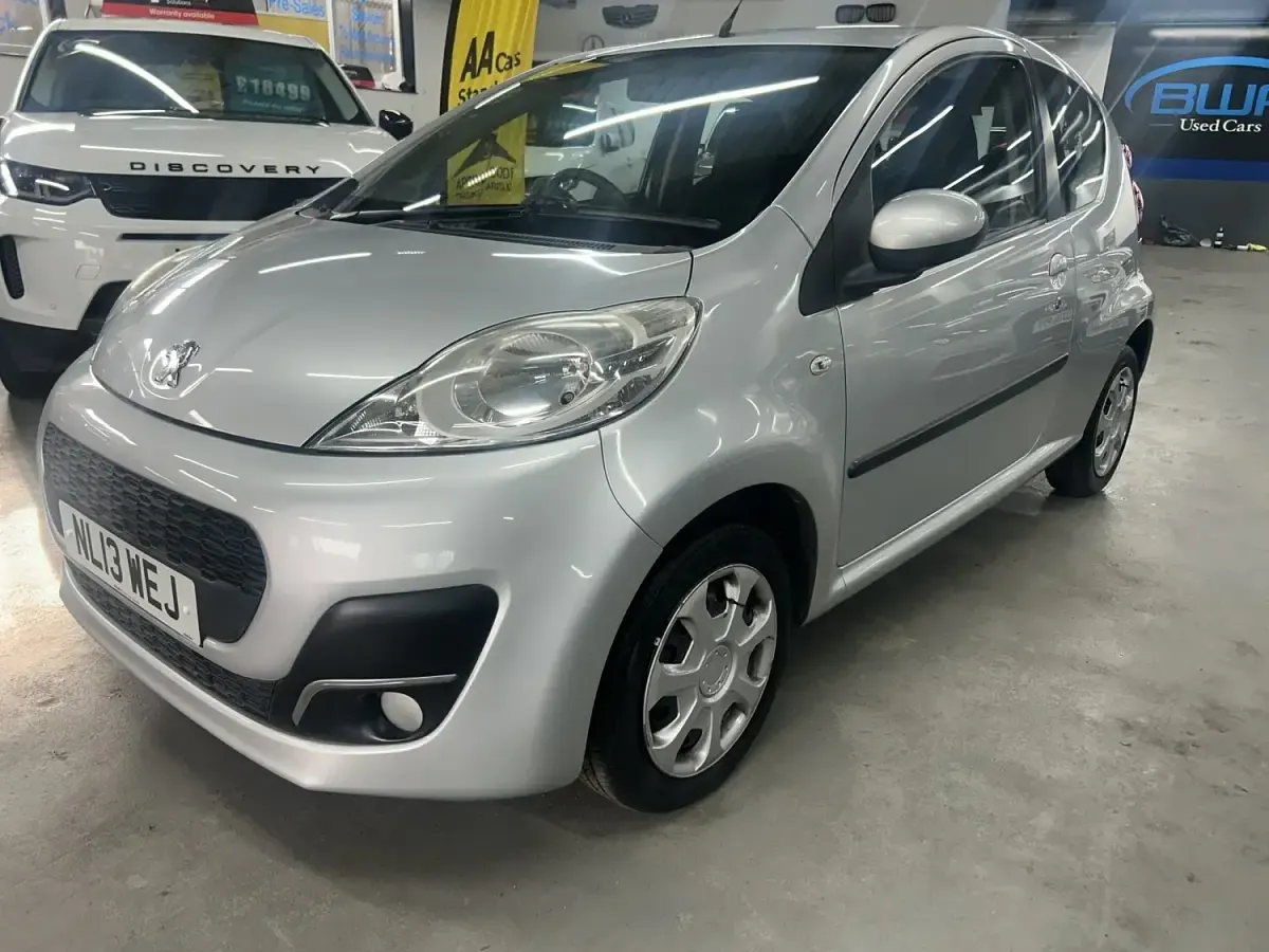 Used Peugeot 107 Active 68 HP (50 kW) 2013 Silver Hatchback