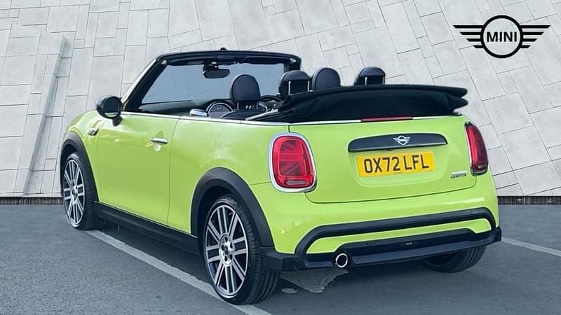 Używany Mini Cooper Exclusive 134 KM (98 kW) 2023 Żółty Hatchback