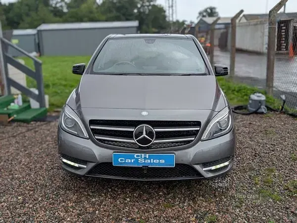 Used Mercedes B200 134 HP (98 kW) 2015 Grey Hatchback