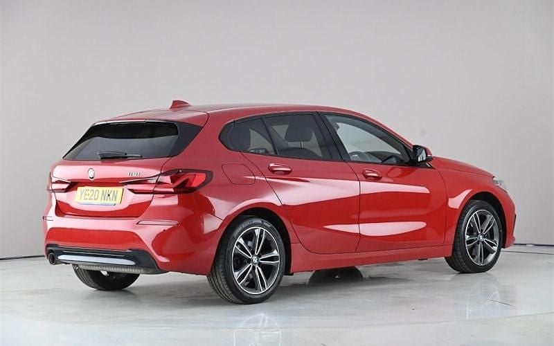 Used BMW 118 Sport Line 140 HP (102 kW) 2020 Red Hatchback