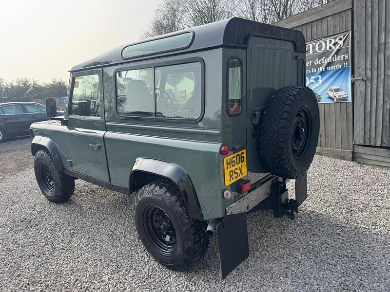 Used Land Rover Defender 111 HP (81 kW) 2003 Green Estate