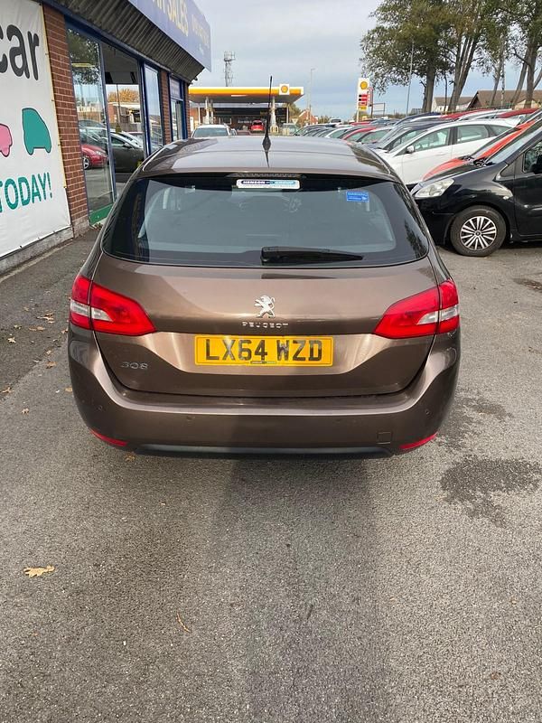 Used Peugeot 308 Active 115 HP (84 kW) 2014 Brown Estate