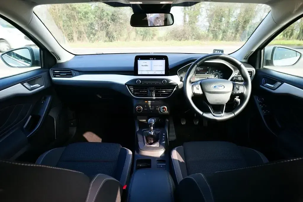 Used Ford Focus Zetec 95 HP (69 kW) 2019 Grey Estate