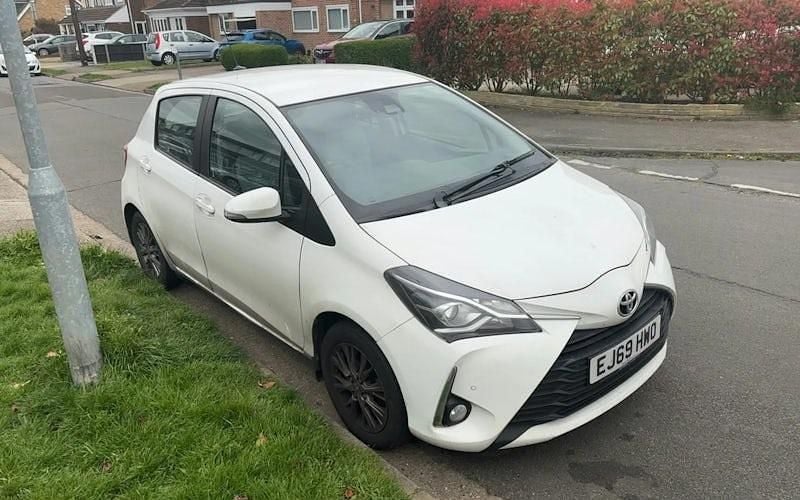 Used Toyota Yaris 111 HP (81 kW) 2020 White Hatchback