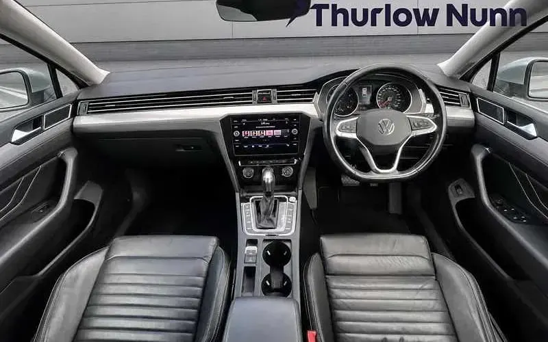 Used VW Passat SEL 150 HP (110 kW) 2023 Silver Estate