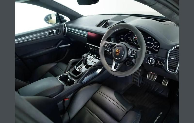 Used Porsche Cayenne Turbo E-Hybrid 670 HP (492 kW) 2020 Grey SUV