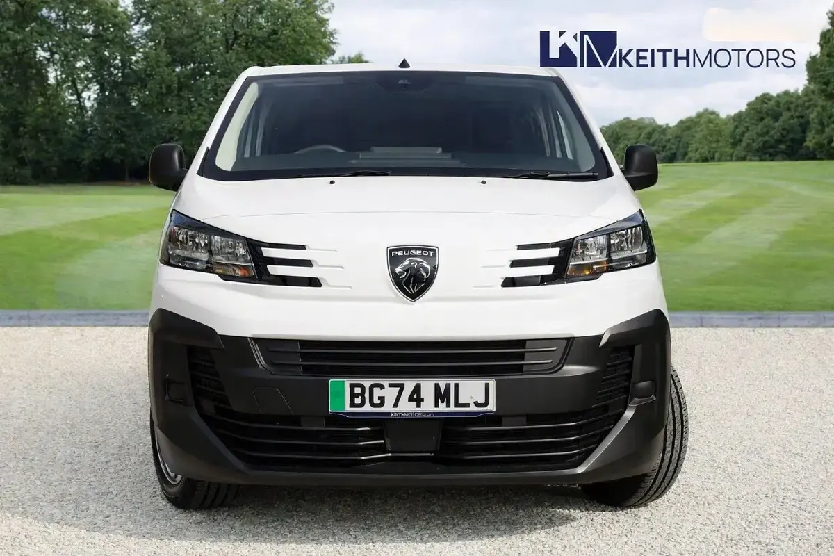 Used Peugeot e-Expert 100 kW (136 HP) 2024 White Van