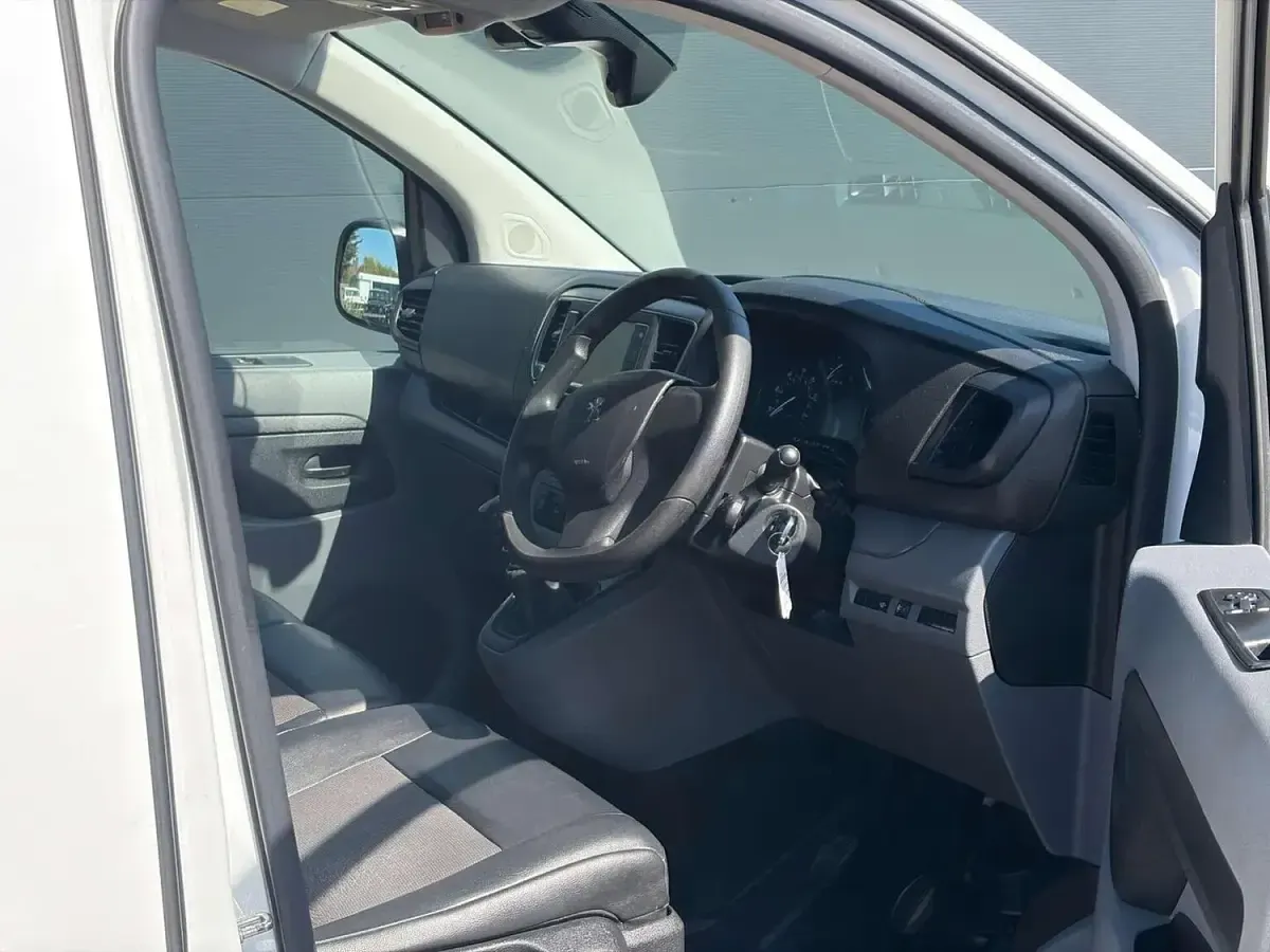 Käytetty Peugeot Expert Premium 2022 Valkoinen Van