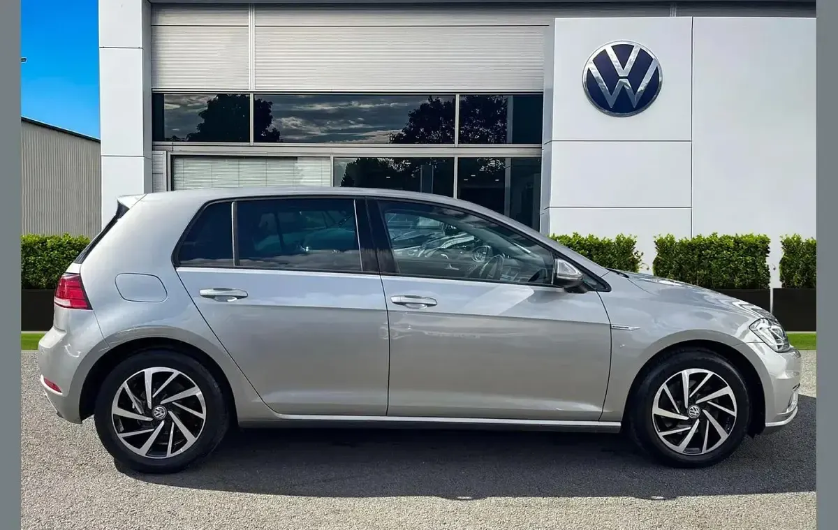 Used VW Golf VIII Edition 130 HP (95 kW) 2020 Silver Hatchback
