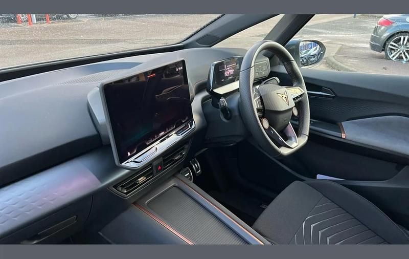 Used Cupra Born e-Boost 169 kW (231 HP) 2024 White Hatchback