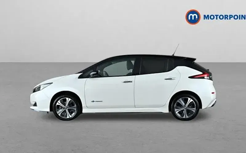 Used Nissan Leaf 160 kW (218 HP) 2019 White Hatchback
