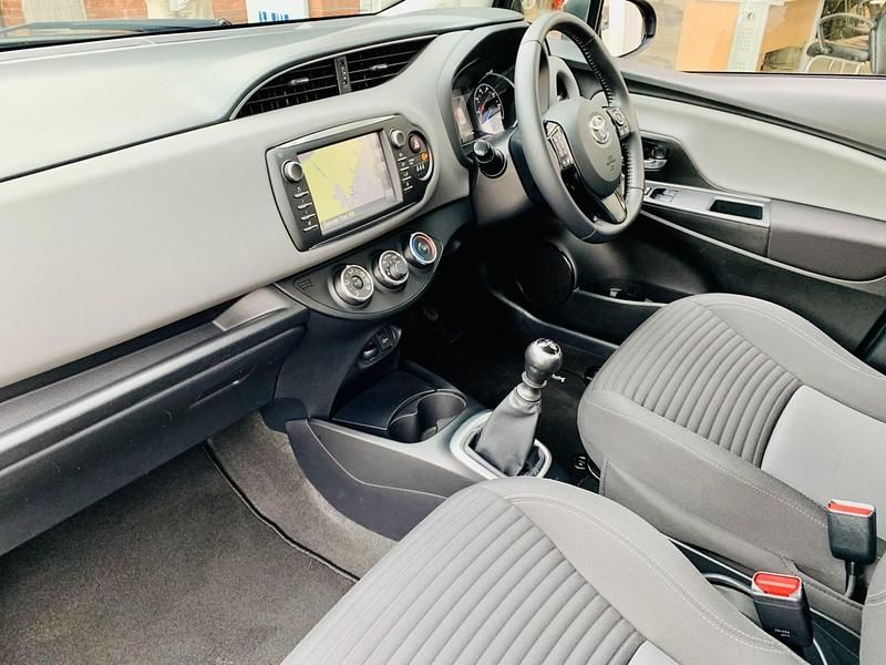 Used Toyota Yaris 107 HP (78 kW) 2019 Black Hatchback