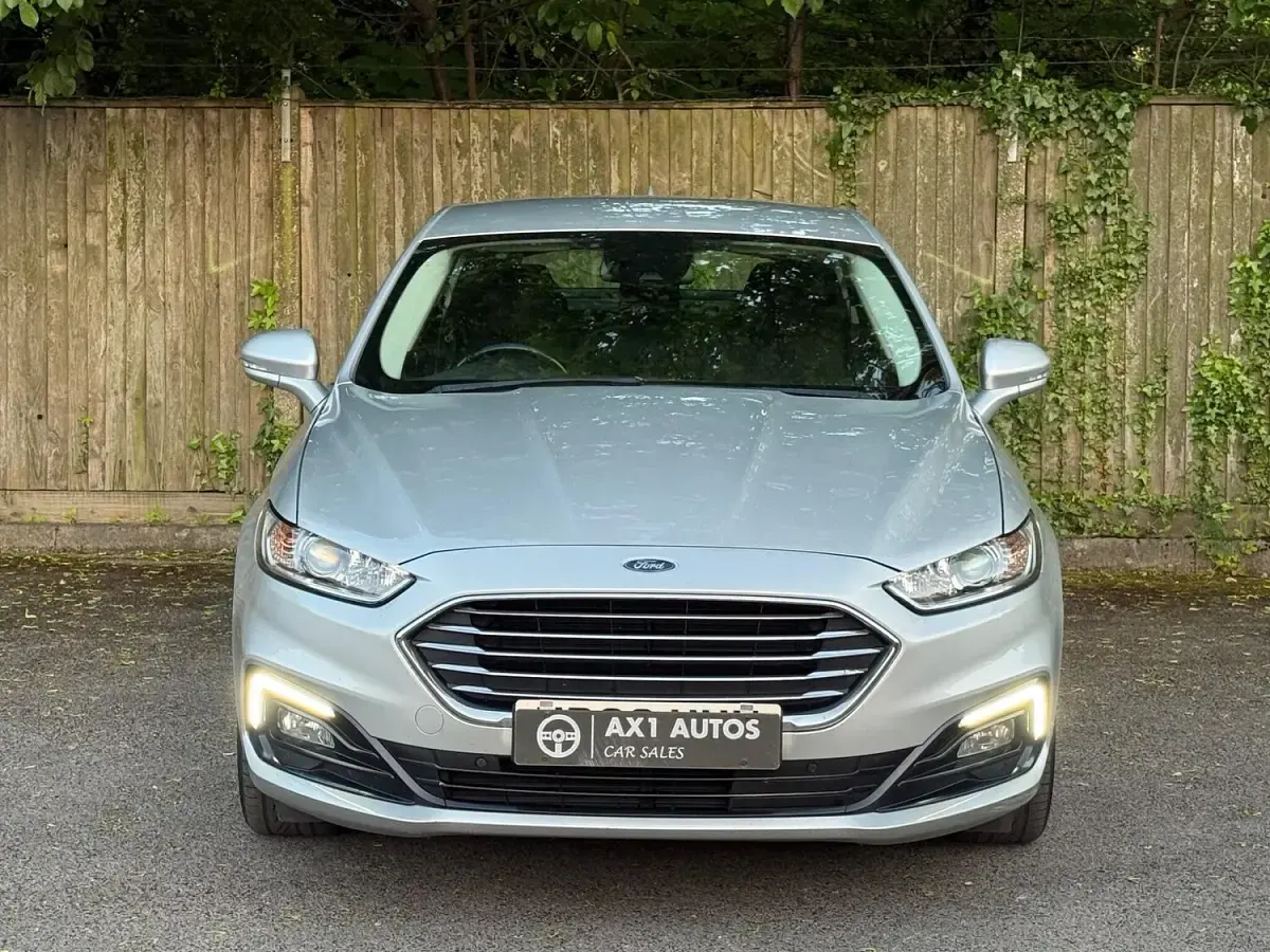 Used Ford Mondeo Zetec 150 HP (110 kW) 2020 Silver Hatchback