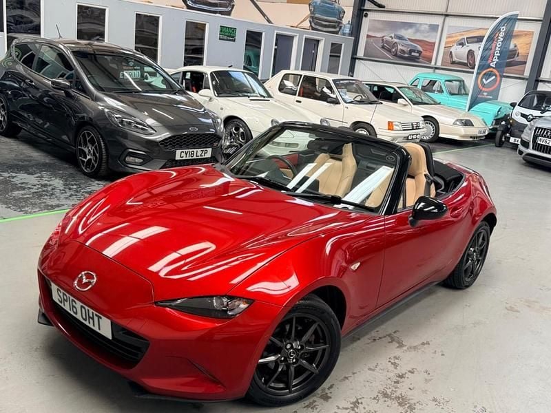 Used Mazda MX5 Inclusive 131 HP (96 kW) 2016 Red Cabriolet