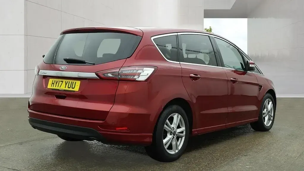 Used Ford S-MAX Titanium 180 HP (132 kW) 2017 Red MPV