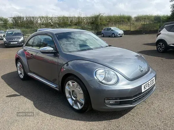 Usado VW Beetle Design 105 HP (77 kW) 2016 Cinzento Citadino
