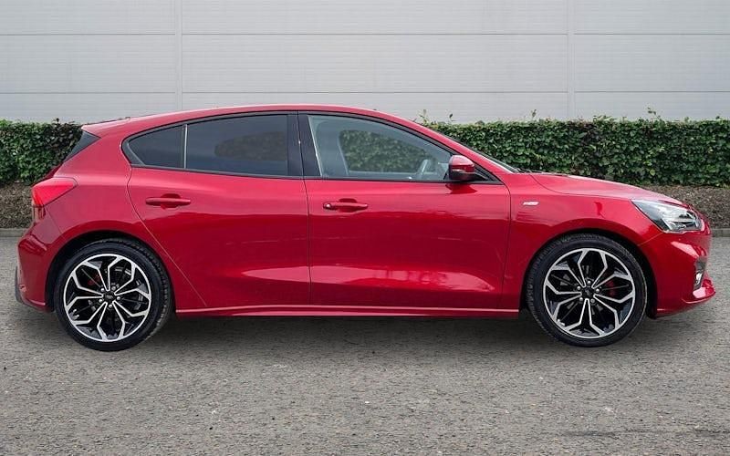 Begagnad Ford Focus ST-Line X 125 HK (91 kW) 2021 Halvkombi