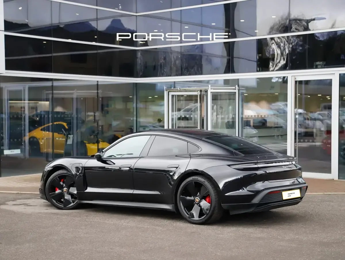 Usado Porsche Taycan Performance Package 11 kW (15 HP) 2022 Preto Sedan