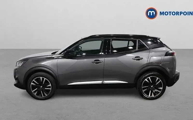 Usado Peugeot 2008 Premium 131 CV (96 kW) 2022 Gris SUV