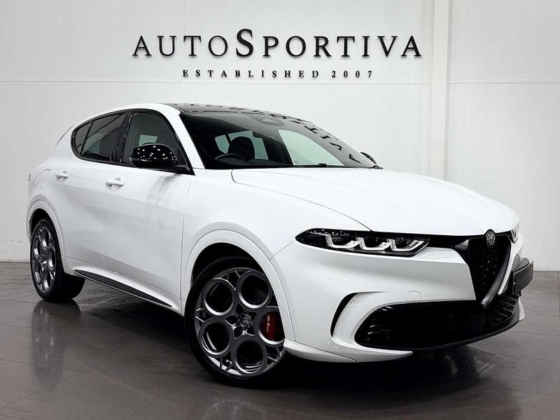 White/black Used 2024 Alfa Romeo Tonale SUV | £28,490 - Image 1/3