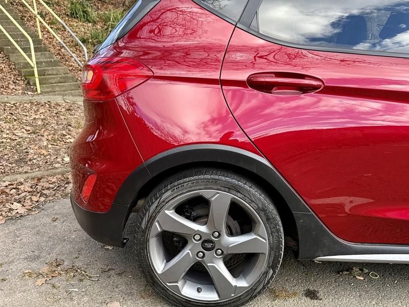 Used Ford Fiesta Active 125 HP (91 kW) 2018 Red Hatchback