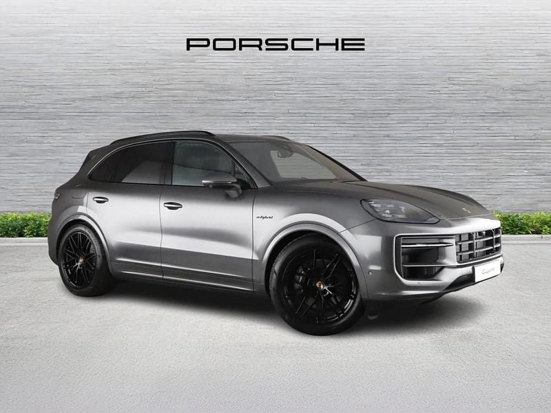 Used Porsche Cayenne 2025 Quarzite grey metallic SUV