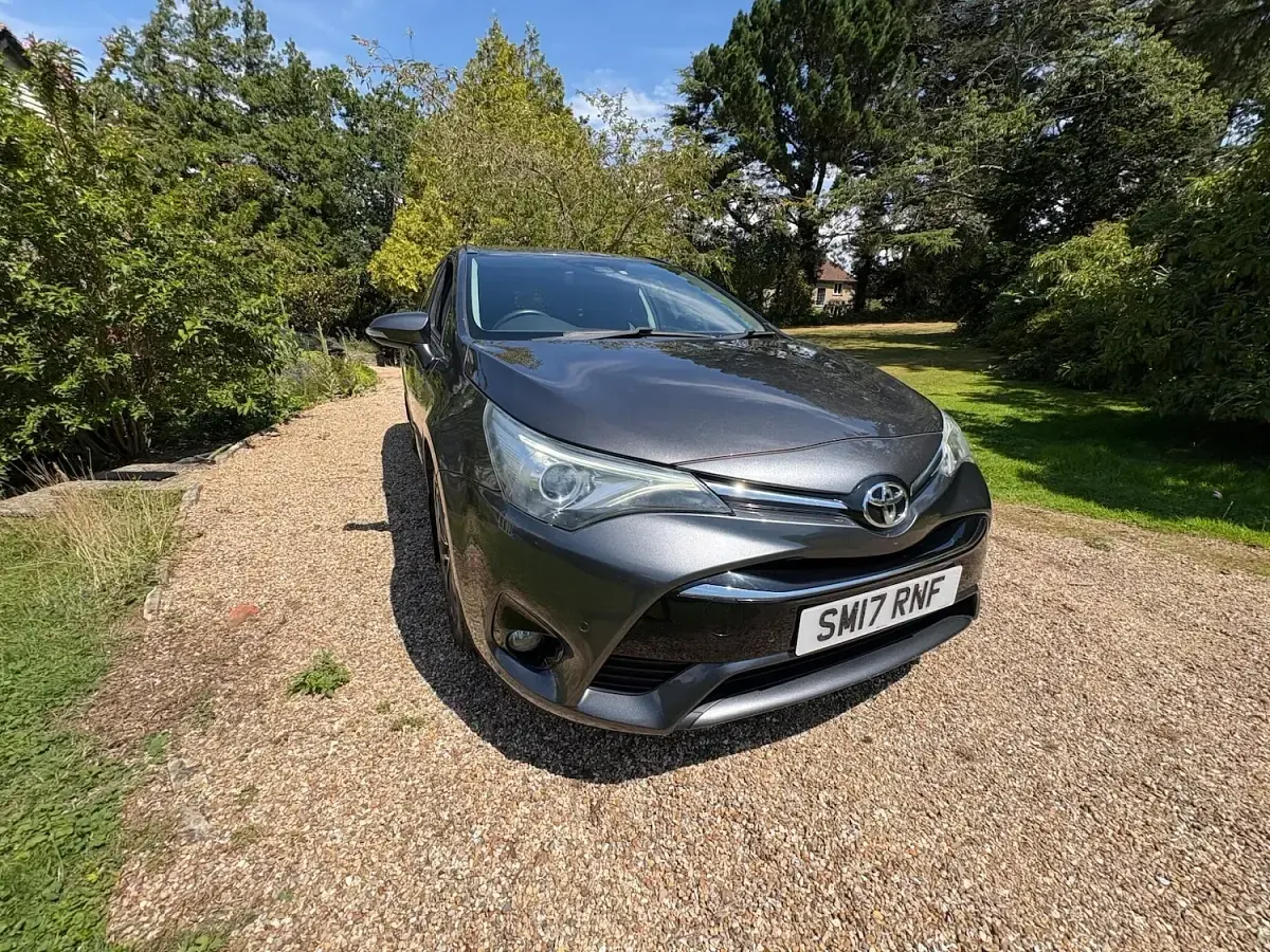 Used Toyota Avensis Business Edition 143 HP (105 kW) 2017 Grey Estate