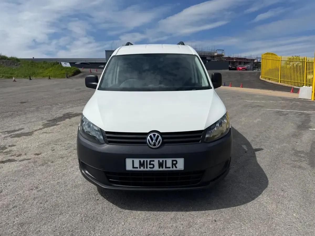 Usado VW Caddy Startline 102 CV (75 kW) 2015 Blanco Monovolumen