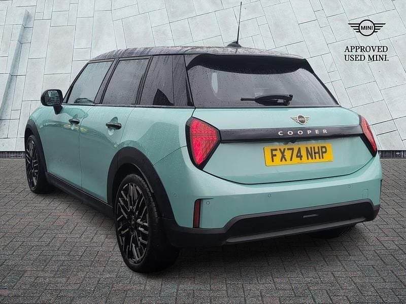 Used Mini Cooper Hatch 154 HP (113 kW) 2024 Green Hatchback