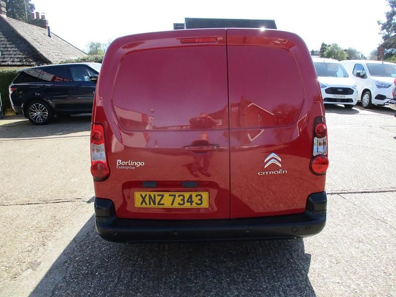 Used Citroën Berlingo 100 HP (73 kW) 2018 Red MPV