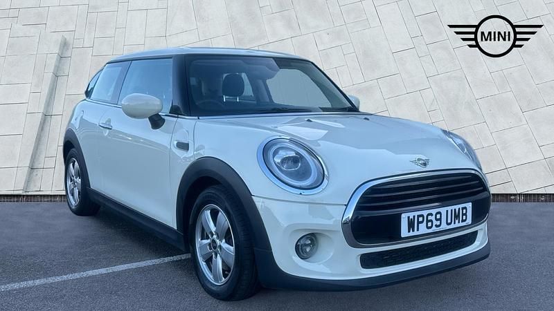 Begagnad Mini Cooper Classic 134 HK (98 kW) 2020 Vit Halvkombi