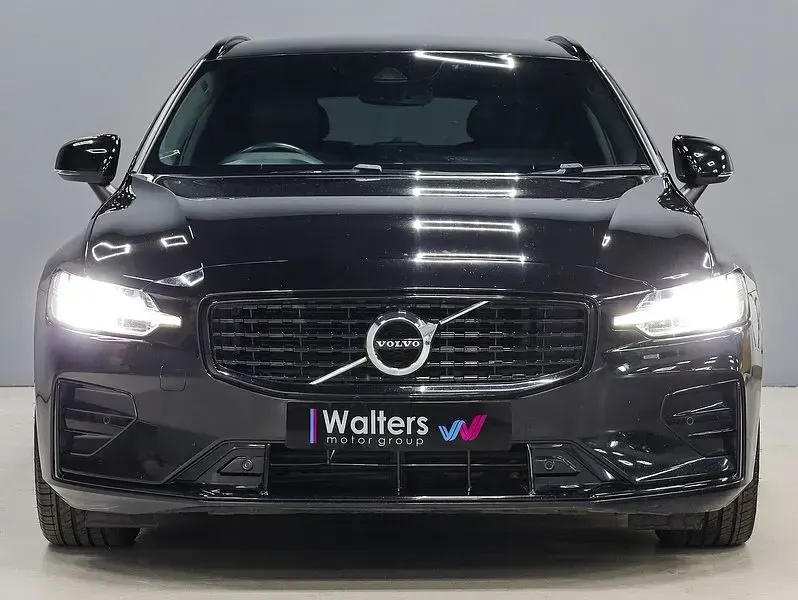 Used Volvo V60 R-Design 197 HP (144 kW) 2021 Estate