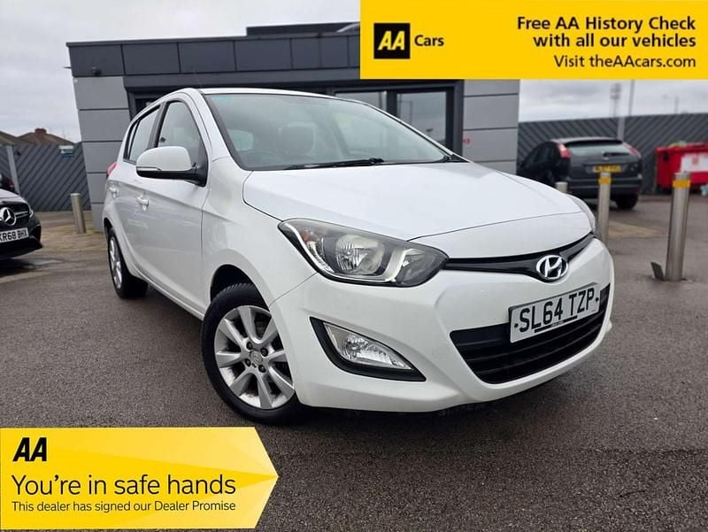 White Used 2015 Hyundai i20 Active Hatchback | £2,795 (Fair price) - Image 1/4