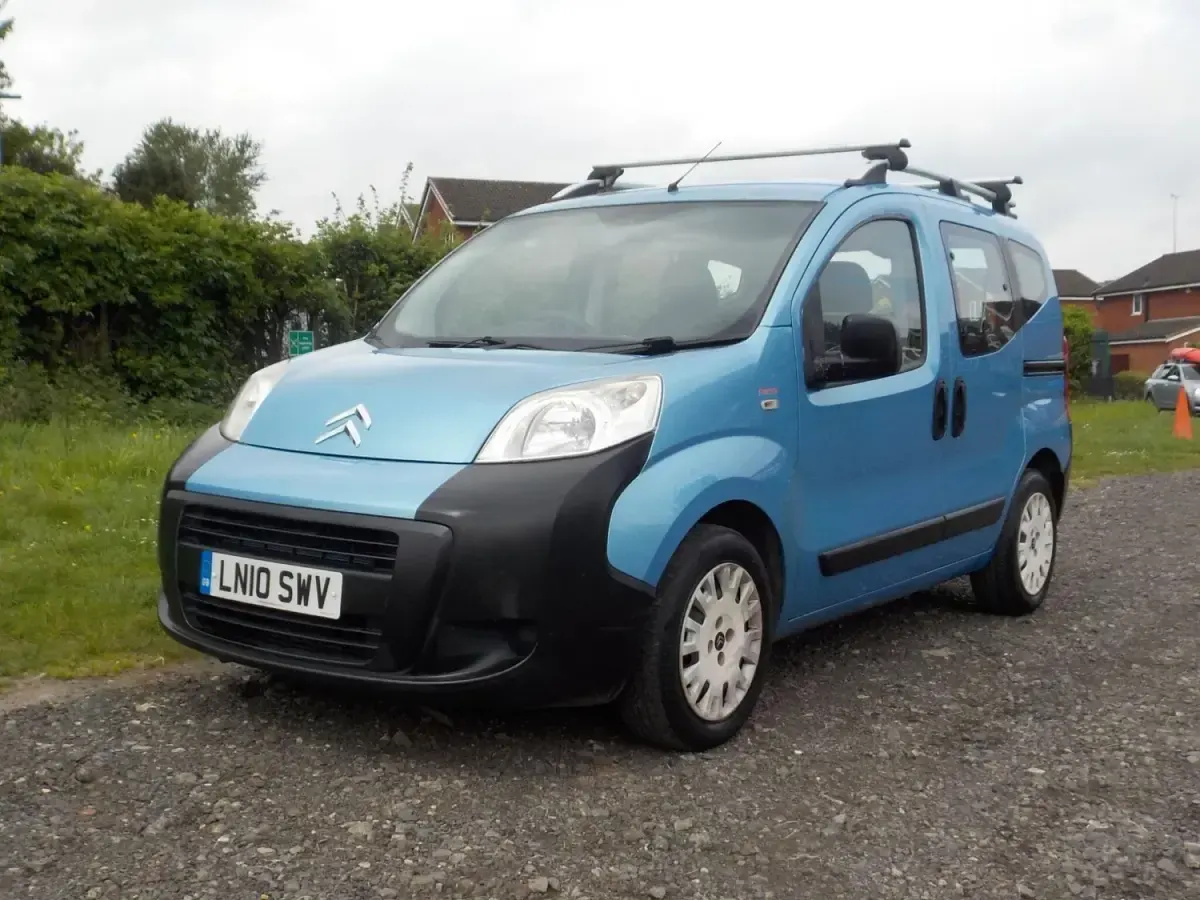 Używany Citroën Nemo 70 KM (51 kW) 2010 Niebieski Minivan